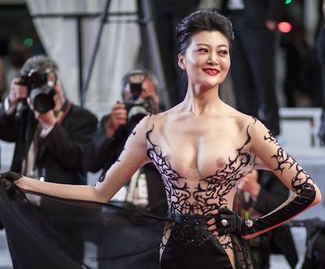 Самое откровенное платье в мире: звезда из Азии возмутила Каннский фестиваль. Фото