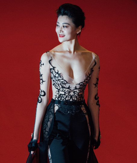 Самое откровенное платье в мире: звезда из Азии возмутила Каннский фестиваль. Фото
