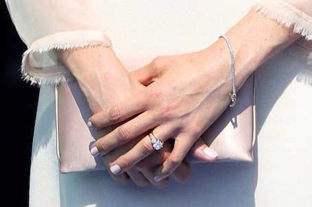 Глаз не отвести: Меган Маркл и принц Гарри впервые вышли в свет после свадьбы. Фото