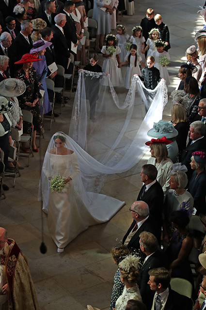 Свадебный образ Меган Маркл: платье, тиара, фата, кольцо, макияж и букет от принца Гарри. Фото