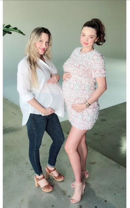 Миранда Керр носит ультра мини на последних месяцах беременности. Фото