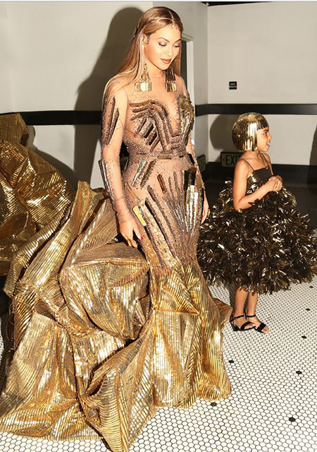 Новая Клеопатра: Бейонсе в золотом платье ошеломляет невероятной роскошью. Фото