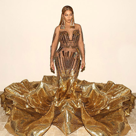 Новая Клеопатра: Бейонсе в золотом платье ошеломляет невероятной роскошью. Фото