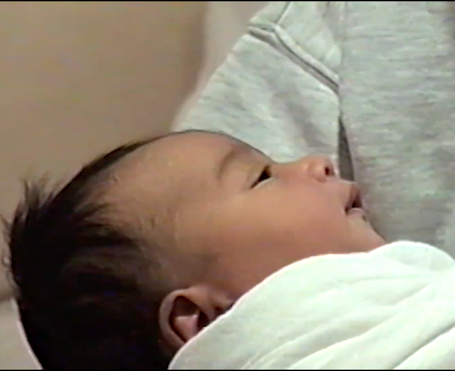 Ким Кардашьян впервые показала лицо новорожденной дочери Чикаго. Фото