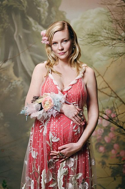 Леди Rodarte: беременная Кирстен Данст впервые показала растущий живот. Фото