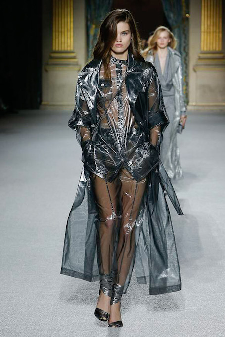 Неделя моды в Париже: лаковая кожа и кислотные оттенки на шоу Balmain. Фото