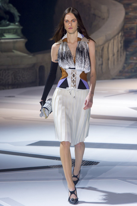 Неделя моды в Париже: винтажный космос на шоу Louis Vuitton. Фото