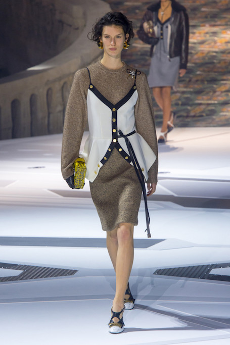 Неделя моды в Париже: винтажный космос на шоу Louis Vuitton. Фото