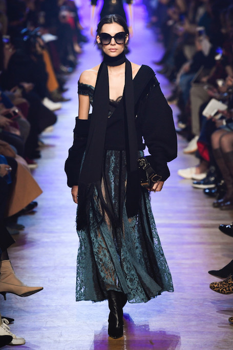 Неделя моды в Париже: тонкие кружева и вышивка на шоу Elie Saab. Фото