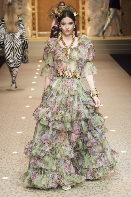Неделя моды в Милане: ангелы и демоны на шоу Dolce and Gabbana. Фото