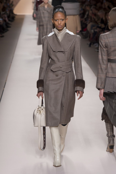 Неделя моды в Милане: реальная классика от Fendi. Фото