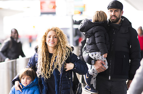 Шакира и Жерар Пике с детьми впервые были замечены вместе после слухов о разрыве. Фото