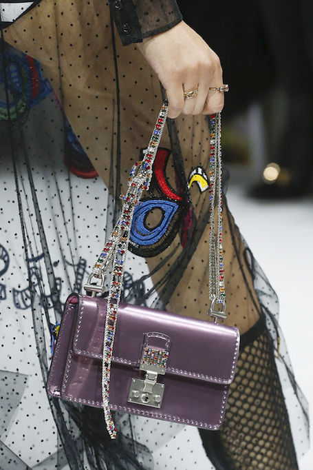 20 лучших сумок Недели моды в Париже и один безусловный фаворит. Фото