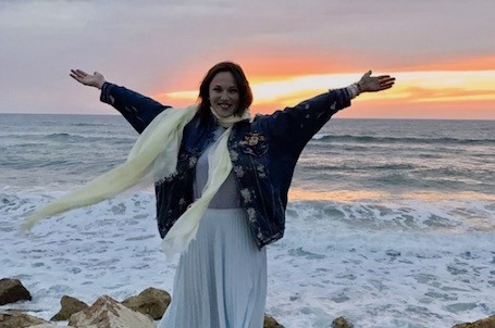 38-летняя Альбина Джанабаева в белом бикини наслаждается морским отдыхом. Фото