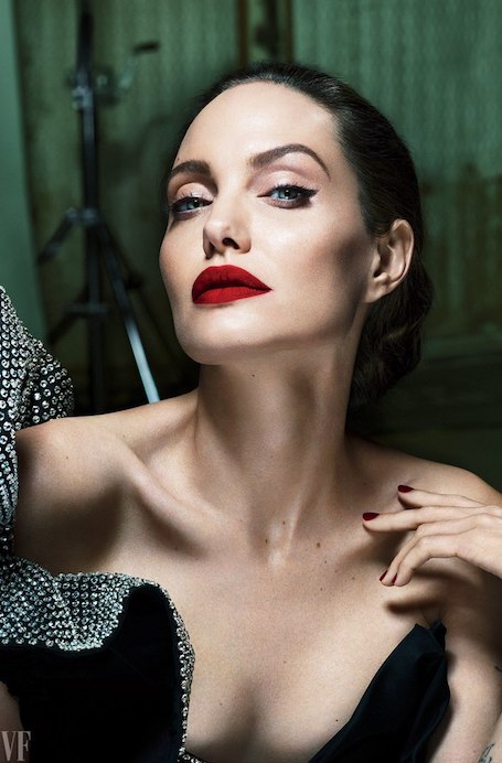 Vanity Fair подтвердил, что Джоли сама поведала о жестоком отборе для своего фильма