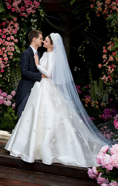 Тайная свадьба: Миранда Керр показала сказочное подвенечное платье Dior. Фото