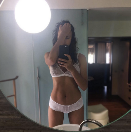 31-летняя Ирина Шейк показала свою фигуру в нижнем белье из кружев. Фото