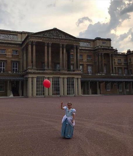Праздник в Букингемском дворце: как Харпер Бекхэм отметила день рождения. Фото