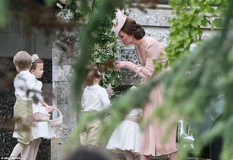 Принц Георг и принцесса Шарлотта произвели фурор на свадьбе Пиппы Миддлтон. Фото