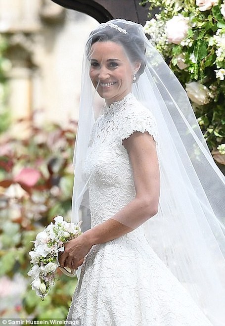 Невеста года: невероятное свадебное платье Giles Deacon для Пиппы Миддлтон! Фото