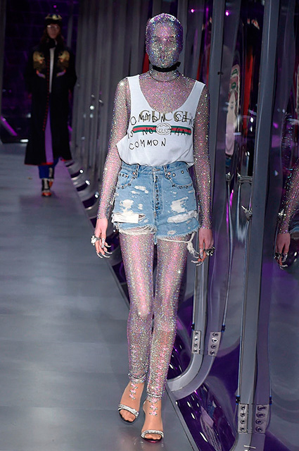 Вторая кожа: модный образ Рианны на Coachella с платьем Gucci поразил всех! Фото
