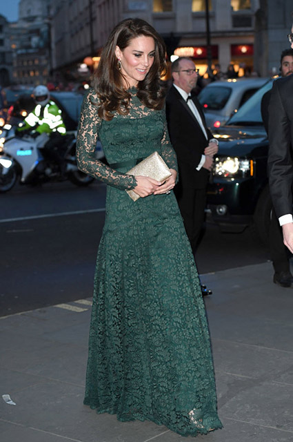 Кейт Миддлтон в изумрудном кружевном платье покоряет красотой! Фото