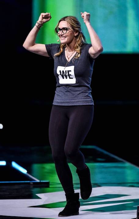 Кейт Уинслет в лосинах и обтягивающей футболке показала недостатки фигуры. Фото
