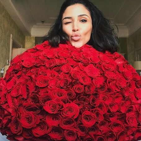 Санта Димопулос получила от таинственного поклонника миллион роз! Фото