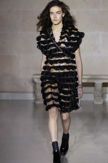 Неделя моды в Париже: царство кожи на показе Louis Vuitton. Фото