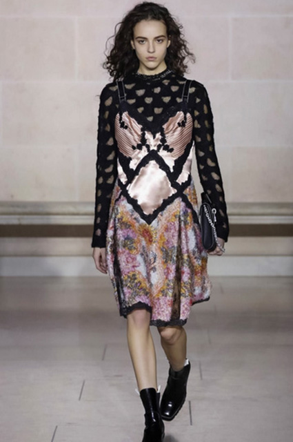 Неделя моды в Париже: царство кожи на показе Louis Vuitton. Фото