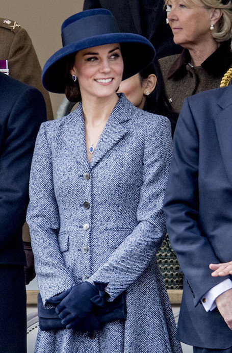 Кейт Миддлтон примерила шикарное твидовое пальто Michael Kors. Фото