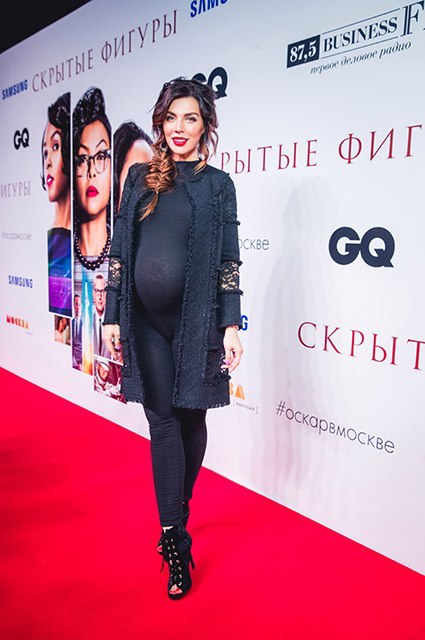 Беременная Анна Седокова показала огромный живот на премьере фильма. Фото