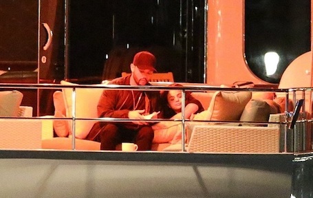 Селена Гомес и The Weeknd отметили 14 февраля на борту роскошной яхты! Фото