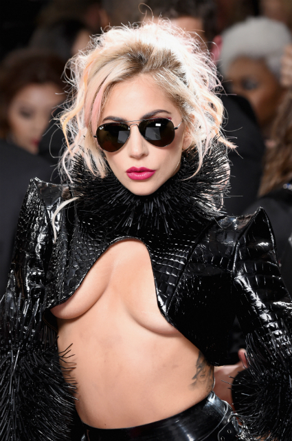 Леди Гага в дерзком костюме из латекса шокировала всех на премии Грэмми. Фото