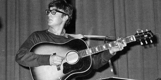 Гитару легендарного Джона Леннона продали за 