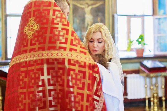 Ирина Билык поделилась фотографиями с крестин младшего сына Табриза