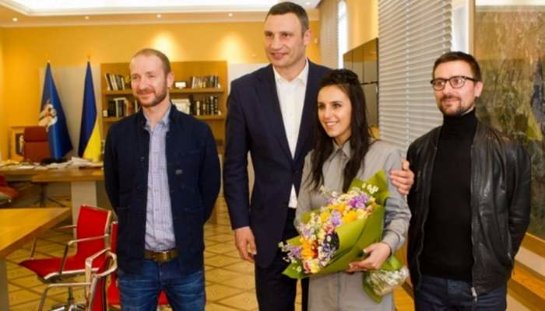 Мэр Киева присвоил почетное звание певице Джамале