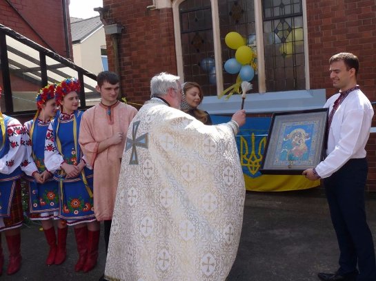 Тина Кароль с сыном пономарём открыла Центр украинской общины в Великобритании