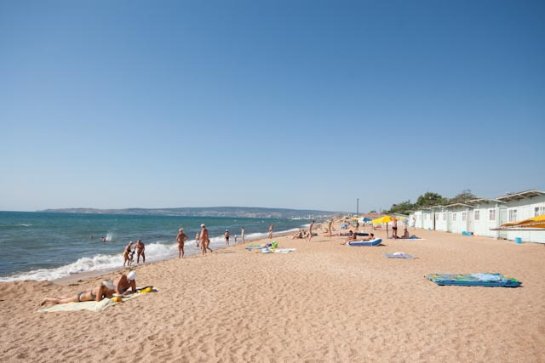 Как недорого отдохнуть на золотом пляже в Крыму