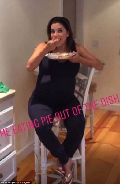 Ева Лонгория на девятом месяце беременности ужаснула своими «капризами» в еде