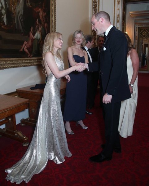 Кайли Миноуг выглядела роскошно во время встречи с принцем Уильямом