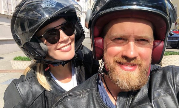Елена Летучая вместе с мужем отправилась в Прагу на мотоцикле