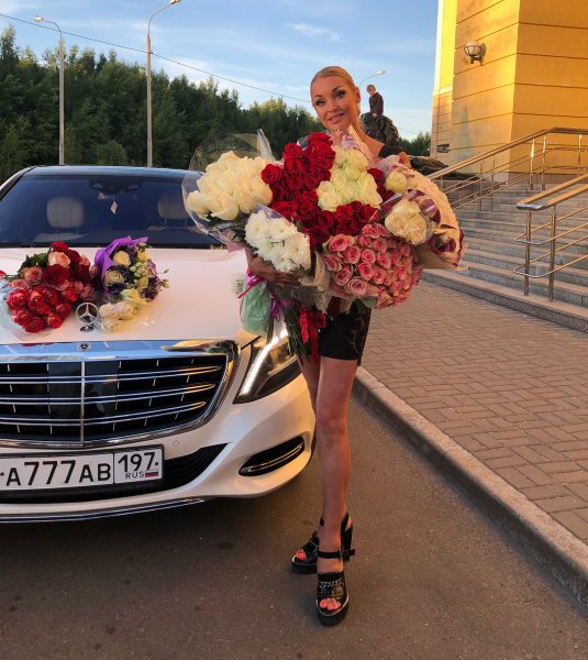 Анастасия Волочкова поскупилась подарить любимые цветы детям
