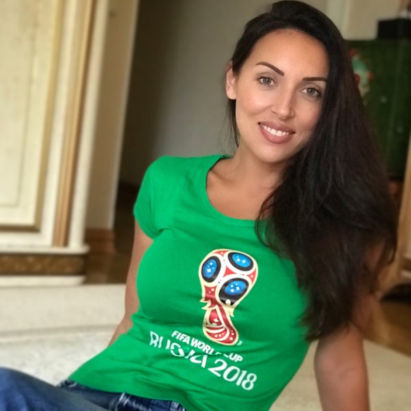 Перевернули ход мирового футбола: Алсу стала футбольной болельщицей благодаря сборной России