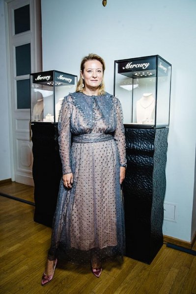 Мария Федорова пришла на гала-ужин «Обнаженные сердца» в мятом платье
