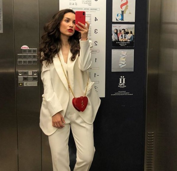 «Везде лифты»: Виктория Дайнеко обеспокоила фанатов своей манией к лифтам
