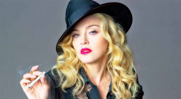 Певица Мадонна в течение двух лет соблазняла женщину-модель