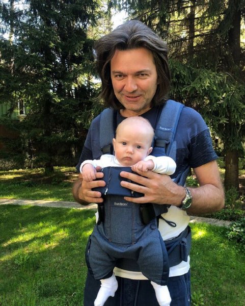 Дмитрий Маликов впервые показал лицо полугодовалого сына