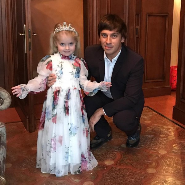 Парни, подмышки, цирк: Максим Галкин откровенно поговорил с дочерью