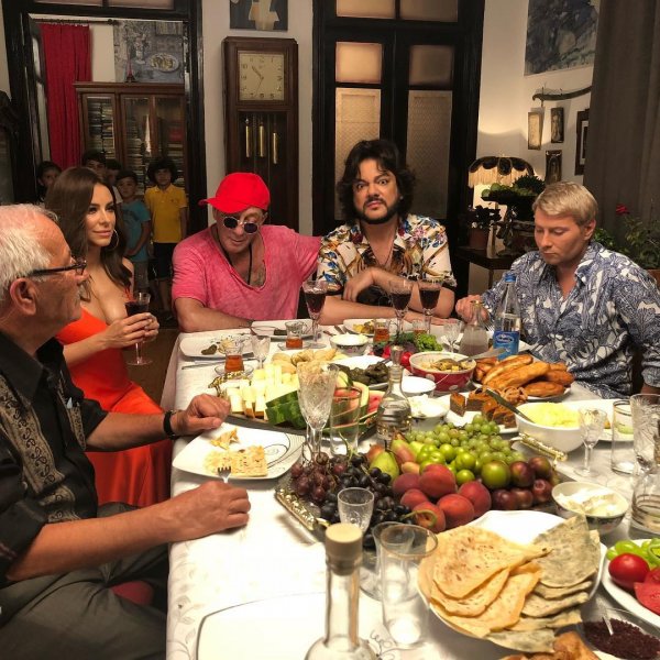 «Зажрались»: Фанатов шокировали голодные дети на ужине Баскова, Киркорова, Лорак и Лепса